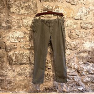 Vineyard Vines green khaki pants